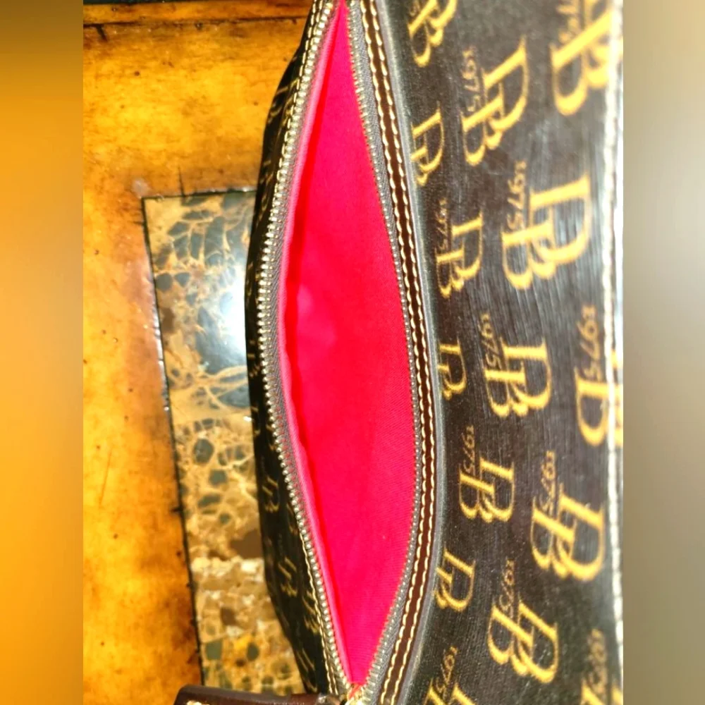 DOONEY AND BOURKE LEATHER SHOULDER BAG - Picture 11 of 13
